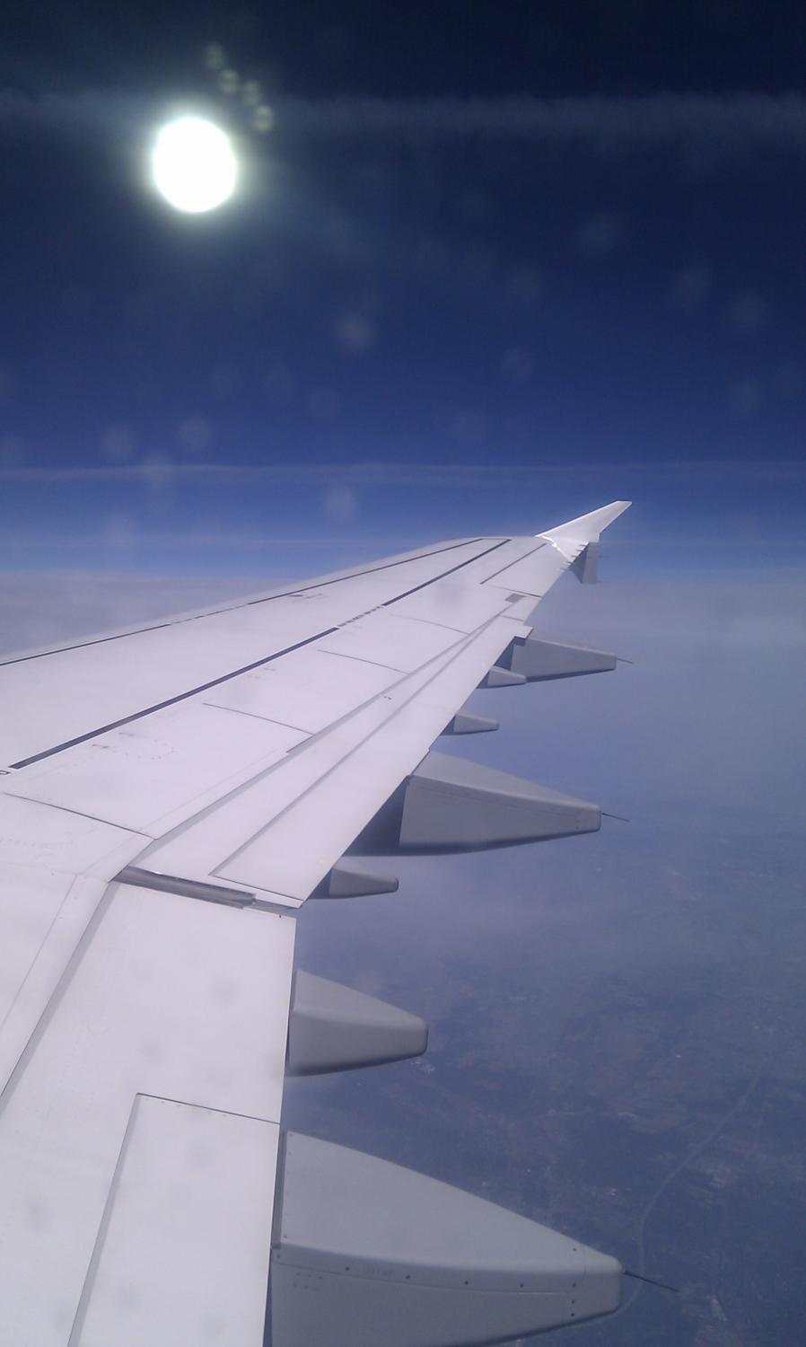 Going home from Munich Is it the Moon? you guess, I think it is aliens called Ledusflashus (or flash gun)
Oh a tip at Heathrow never never use "Heathrow Parking Ltd", car comes back with marks and low fuel and borken light and dog hair, I have no dog, and a wrecked battery mmm