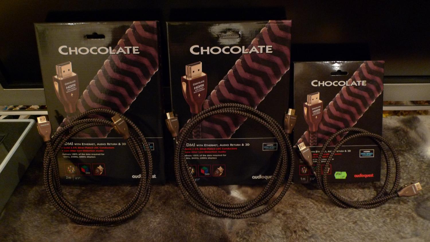 audioquest Chocolate HDMI / 2M+2M+1M 
(支援3D/4K2K/1.4版) 盒裝廠製線~卡門公司貨

導體材質:Solid 2.5% Silver
導體包覆:S0lid polyethylene
