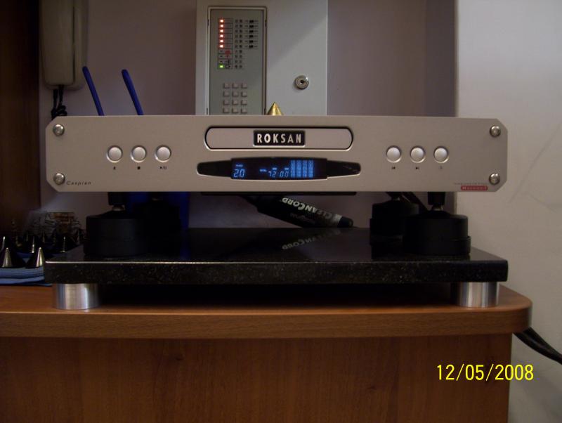 Roksan Caspian M series-1 CDP with Audioplan Cleancord
Superb!