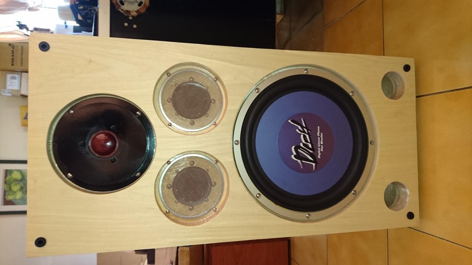 3 ways horn spkeaker
Tweeter Jensen mh400
Mid alnico Altec 288 driver w inner lens
Woofer Pansonic super woofer
    Panasonic woofer CJ-SFW300D
balance 3 x-over