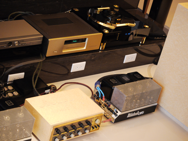 DAC: Accuphase DC-91， 
CD Transport: MBL 1621a